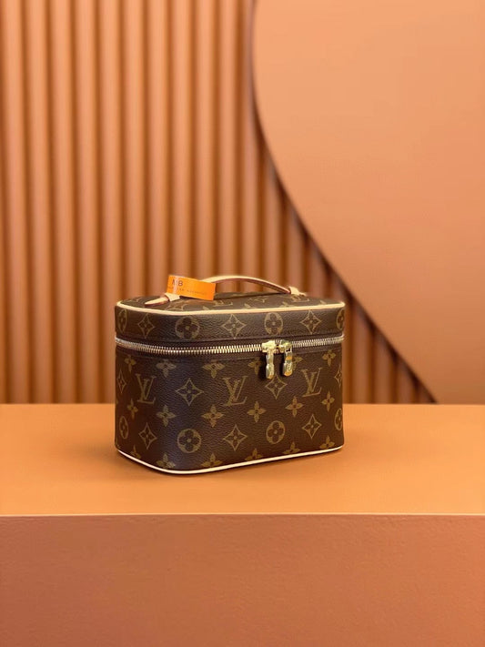 Louis Vuitton Vanity Case Platinum