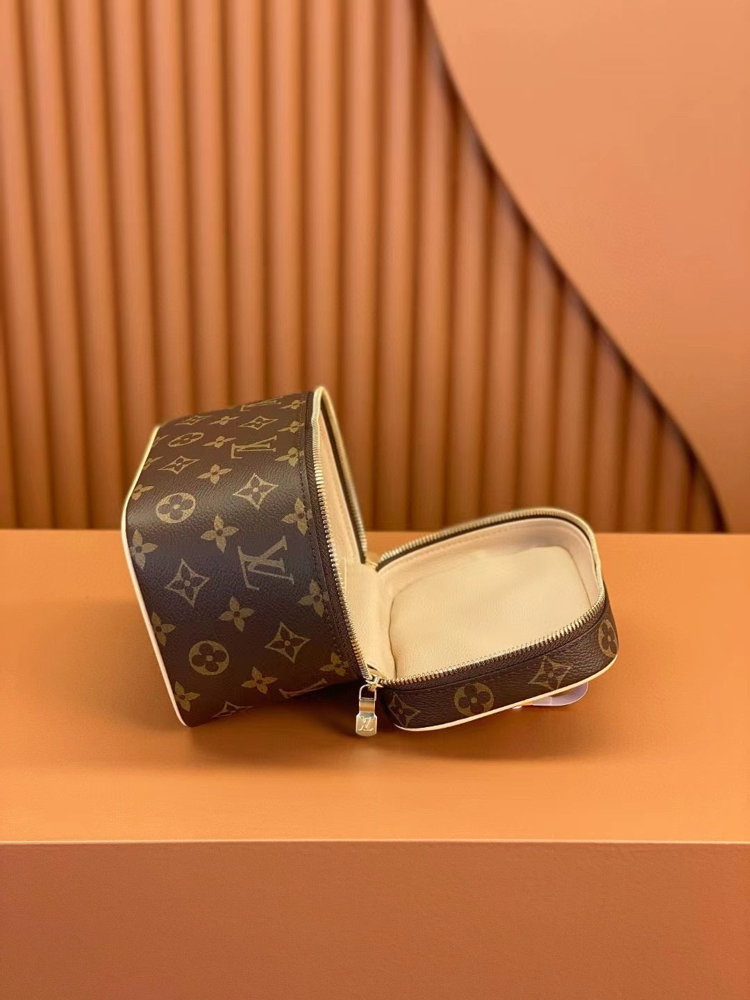 Louis Vuitton Vanity Case Platinum