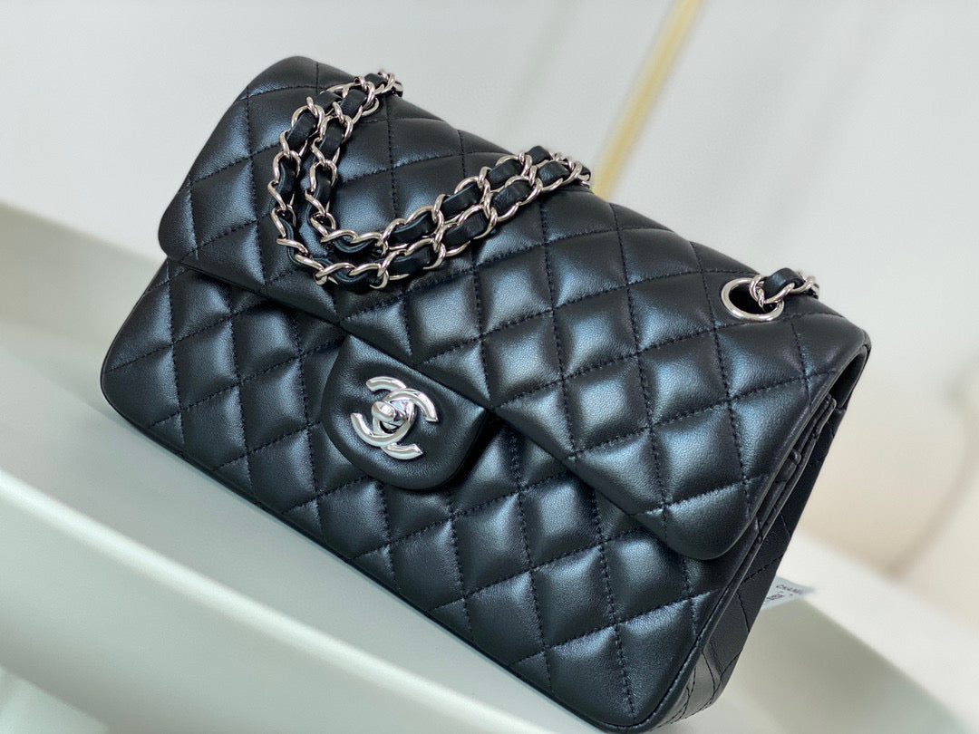 Chanel Classic Handbag Lamb Skin 23cm - High Grade