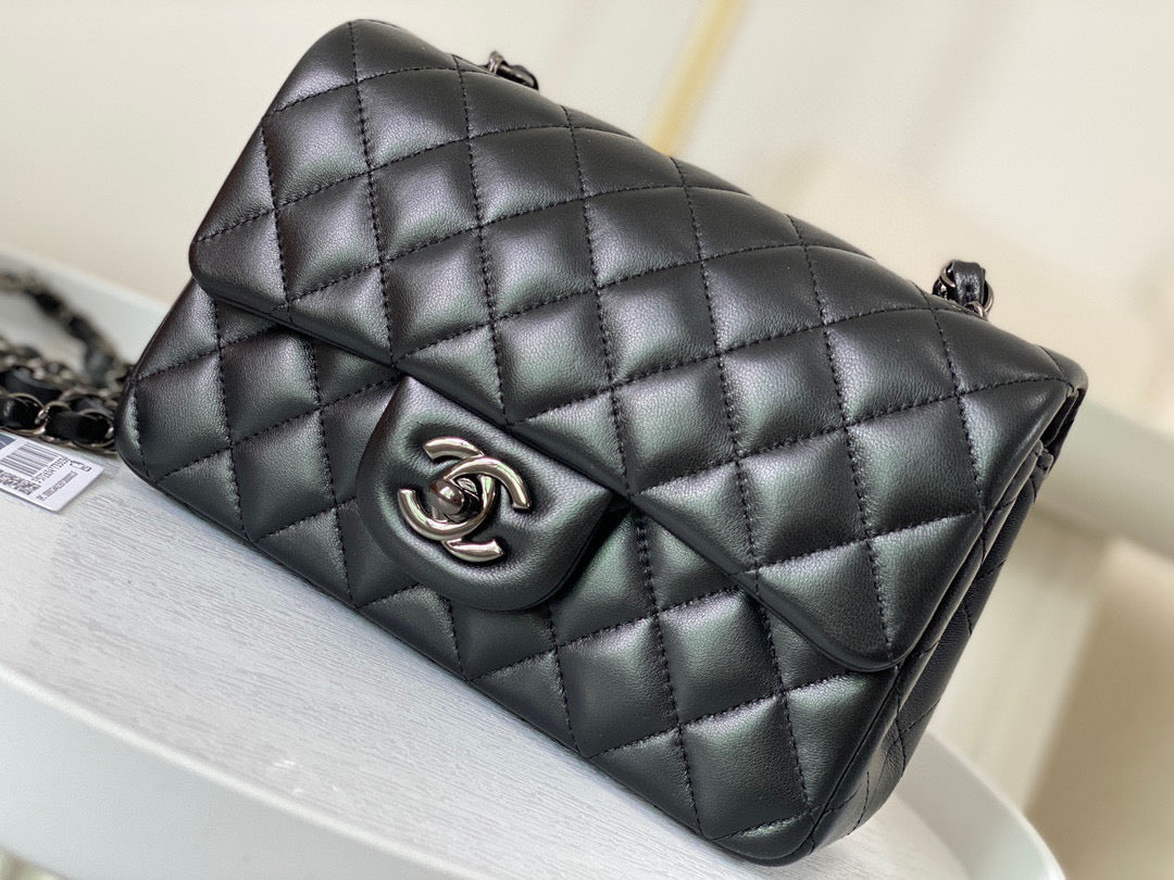 Chanel Classic Flap Bag Lamb Skin 20cm - High Grade