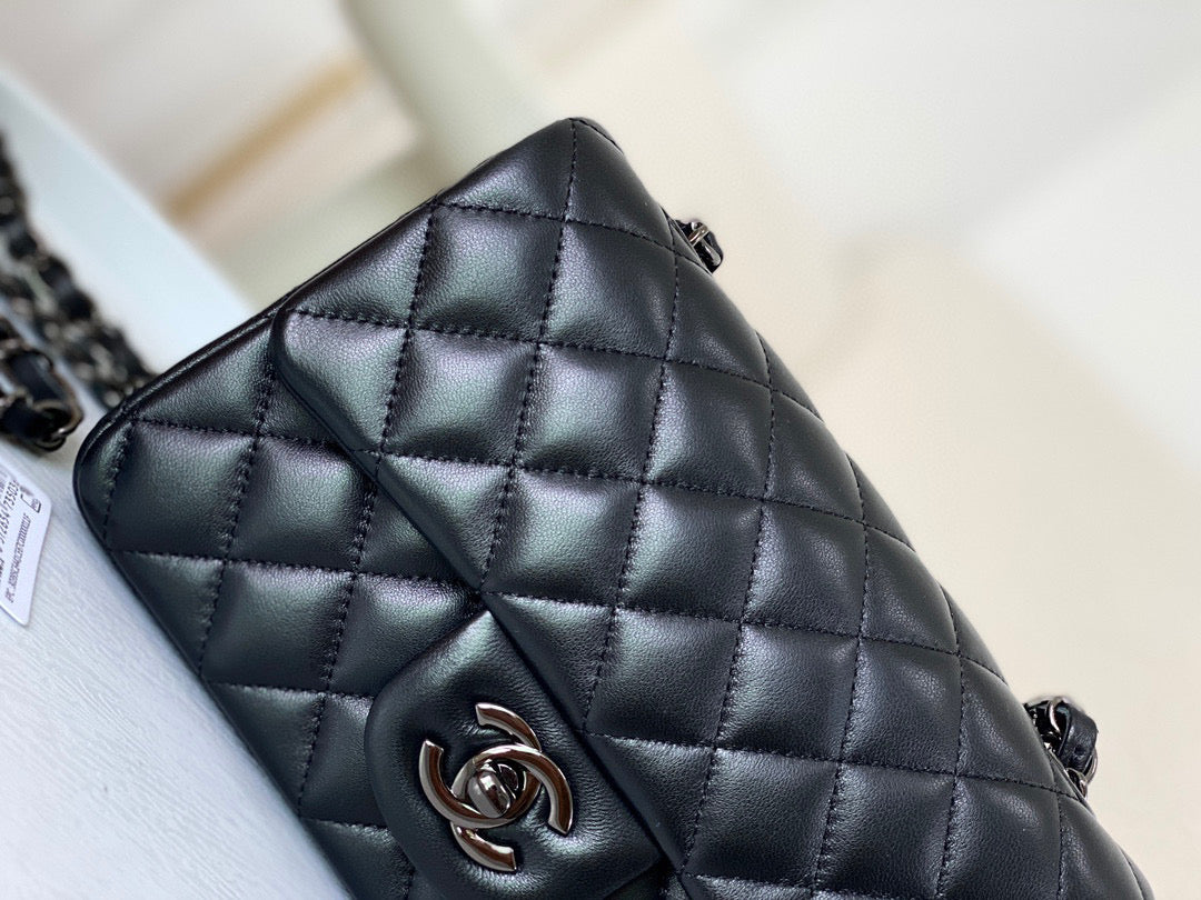 Chanel Classic Flap Bag Lamb Skin 20cm - High Grade