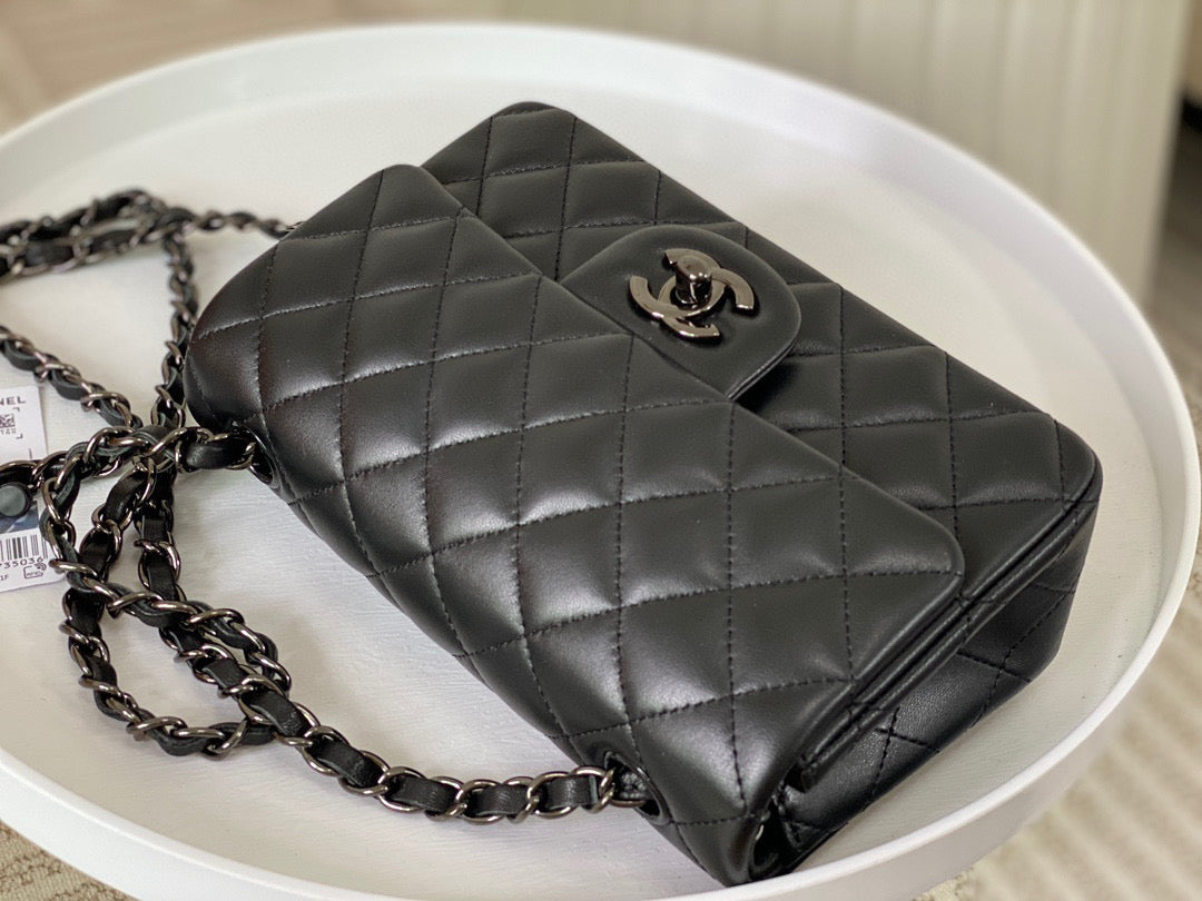 Chanel Classic Flap Bag Lamb Skin 20cm - High Grade