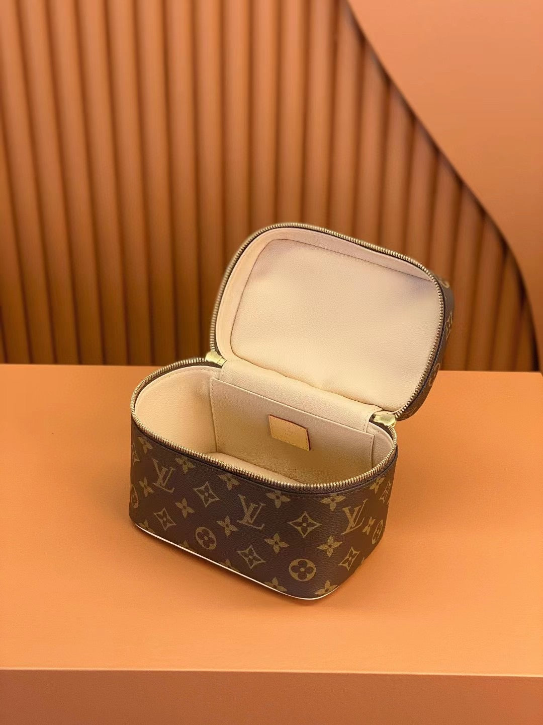 Louis Vuitton Vanity Case Platinum