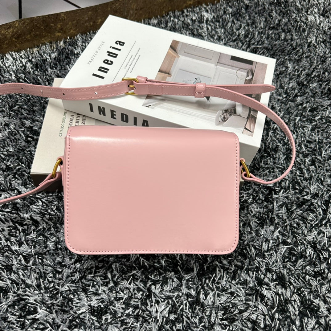 CLASSIQUE TRIOMPHE BAG Calf Skin Crossbody Pink Mid Grade