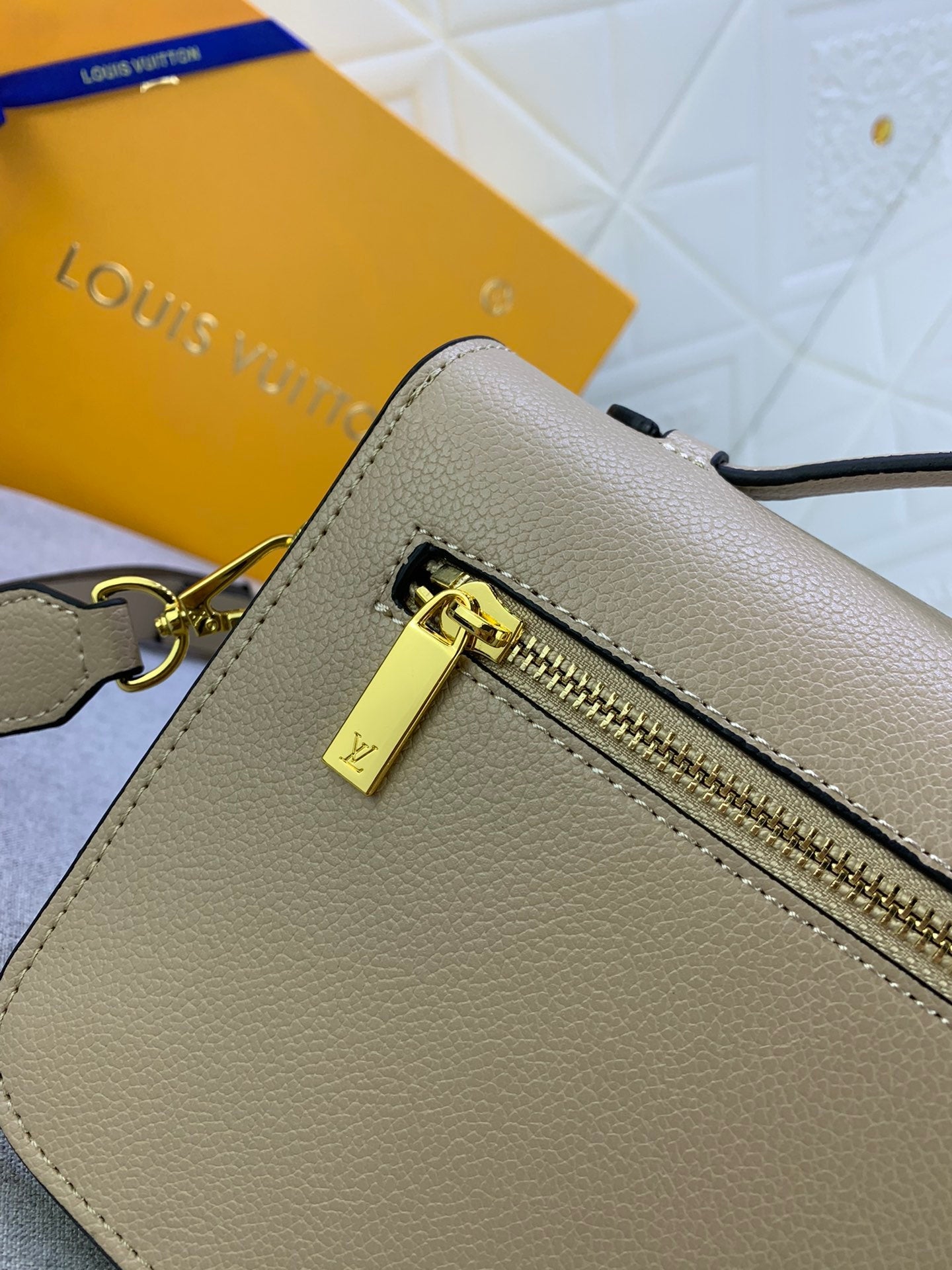 Louis Vuitton Oxford Bag Beige Low Grade