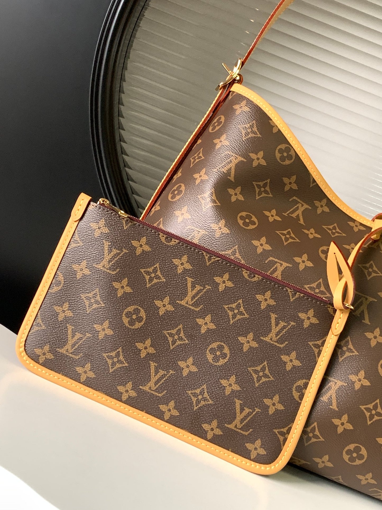 Louis Vuitton CarryAll MM High Grade